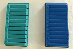 1997 RACKO Card Holder - INDIVIDUAL - Picture 1 of 3