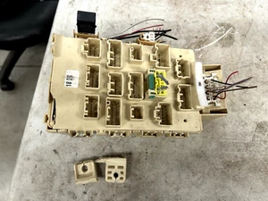 2000-2005 Toyota Echo Under Dash Fuse Box BROKEN CLIPS - Picture 1 of 3