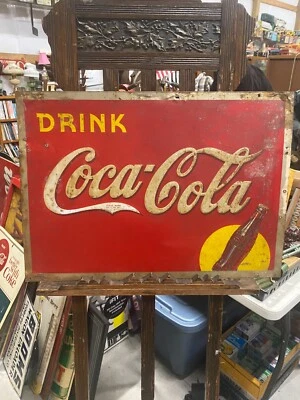 Letrero de metal Coca-Cola 1938 punto amarillo 27" x 19" letras en relieve gas soda Foto 1 de 4