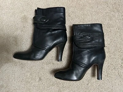 FRYE Vintage Años 90 Ava Botín Botón Negro Cuero Tacón Mujer talla 6 M, Botas Foto 1 de 4