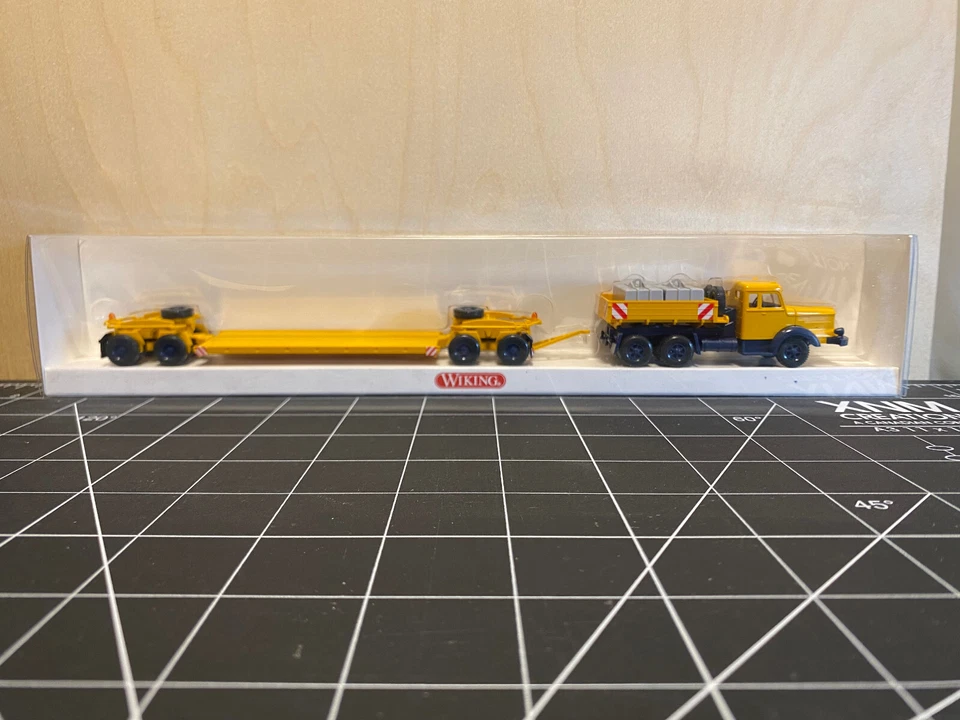 Tractor y remolque de transporte pesado WIKING 8514048 Krupp - 1:87/HO Foto 1 de 4