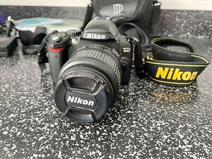 Nikon D40 Digital SLR Camera w/ Case 18-55mm Lens, Charger & More