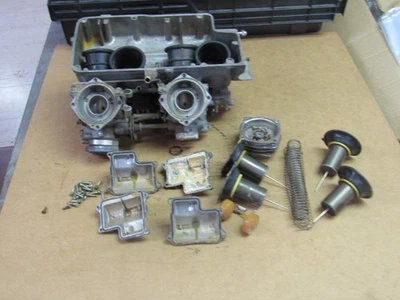 Conjunto de carburador Honda VF700C Magna 1984 para piezas o reconstrucción Foto 1 de 4