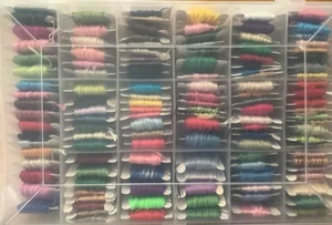 Lot unbranded stranded embroidery threads / Cottons on bobbins in craft box - Picture 1 of 2