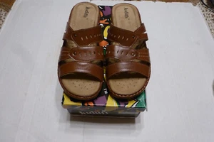 JUDITH 9M Womens Shoes Sandals Ronda Slip On Tan Faux Leather NEW With Box - Picture 1 of 3
