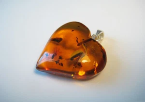 NATURAL BALTIC AMBER PENDANT HEART 3 gr. !!! - Picture 1 of 4
