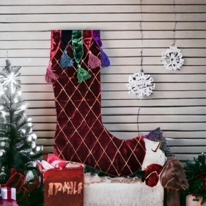Xmas Stocking Hooked Burgundy Velvet Quilted Stocking w/ Tassels Christmas Decor - Imagen 1 de 6