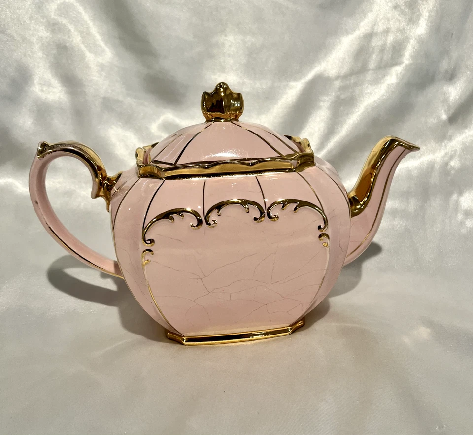 Bule vintage Sadler Cube rosa com dourado. - Imagem 1 de 4