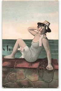 Lady with a Fancy Hat, Ges. gesch.- Copyright. S No. 414 II VTG Postcard SK2. - Picture 1 of 2