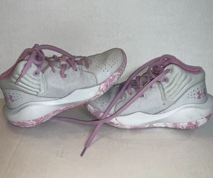 Under Armour Jugend Basketballschuhe Größe 4,5 - Bild 1 von 8