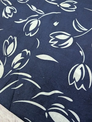 Tecido de costura vintage 4 jardas algodão fino azul marinho branco estampa grande tulipas - Imagem 1 de 4