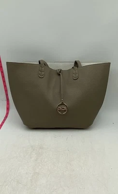 Bolso de mano informal reversible con asas dobles de cuero verde BCBG para mujer Foto 1 de 4