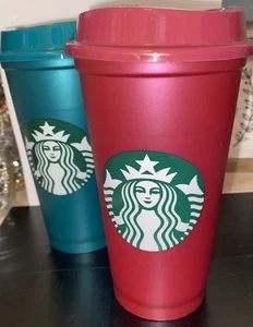 Starbucks Tazas 2 Tazas de Plástico Reutilizables Frías Calientes Borgoña Tapas Verde Café 16oz - Imagen 1 de 3