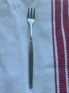 Oneida Community Stainless Frostfire Seafood Cocktail Fork - Picture 1 of 8