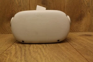Meta Oculus Quest 2 FOR PARTS- WORKS- Scratching on Lens - Picture 1 of 4