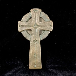 WILD GOOSE STUDIO IRELAND Glendalough Celtic Cross Bronzed Resin Hanging Kinsale - Picture 1 of 8