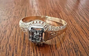 Antiguo anillo de diamantes de oro amarillo y blanco de 10K talla 6,75 💗 - Imagen 1 de 8