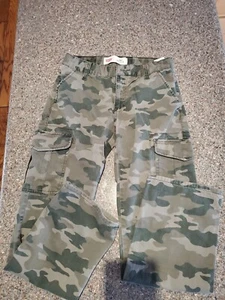 505 Levi's CAMO Pants Youth Regular Fit Straight Legs Size 12 Reg 26 W 26 L EUC - Picture 1 of 12
