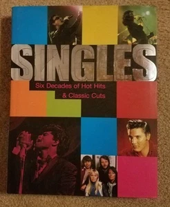 Singles : Six Decades of Hot Hits and Classic Cuts Johnny Black 2006 Hardcover D - Imagen 1 de 2