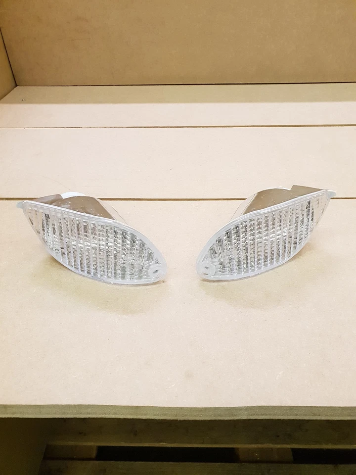 FORD FOCUS RS MK1 NEW FRONT INDICATOR LAMP SET - Image 1 of 1