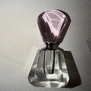 Botella de perfume de cristal transparente con gotero facetado rosa decoración - Imagen 1 de 5