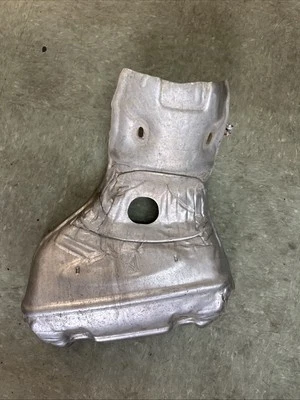 2012-2016 福特 FOCUS EXHAUST MANIFOLD HEAT SHIELD BV61-9N454-AF 原始设备制造商 — 第 1/3 张图片