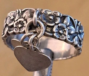 DE COLECCIÓN Plata Esterlina FLORAL FLORES CORAZÓN Dijes Colgante Anillo Banda Talla 7 BONITO - Imagen 1 de 11