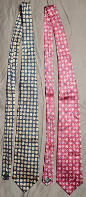 Juego de 2 Corbatas Saks Fifth Avenue Para Hombre Multicolor Geométricas Toda Seda Hechas en EE. UU. Foto 1 de 4