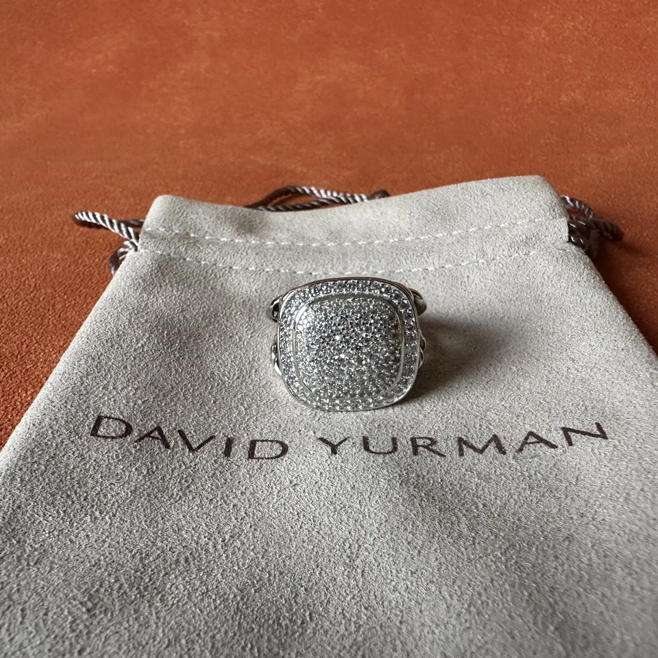 Anillo pequeño David Yurman de plata de ley con pavé de diamantes talla 9 Foto 1 de 4