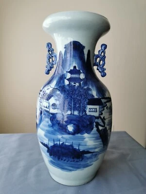 Jarrón antiguo del siglo XIX chino esmalte Celedón azul y blanco paisaje escena pueblo Foto 1 de 4