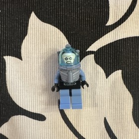 LEGO DC Super Heroes 76000 Mr. Freeze, Medium Blue Minifigure!