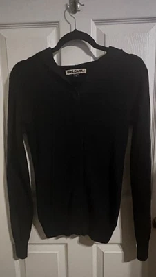 Sudadera con capucha negra tejida con botones Volcom para dama mediana Foto 1 de 4