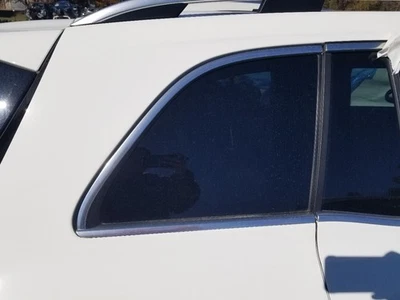 22 2022 MERCEDES-BENZ GLB250 QUARTER WINDOW GLASS ONLY RIGHT PASSENGER - Image 1 of 4