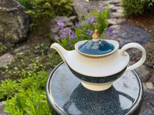 Royal Doulton Carlyle teiera inglese osso Cina vintage pavone blu oro - Foto 1 di 7