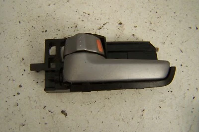 Tirador interior puerta lateral izquierda suzuki swift (2005-2010) Foto 1 de 3