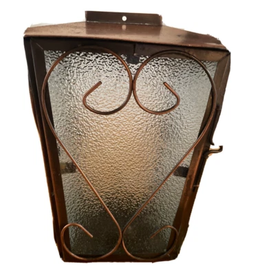 Lanterna de vela de vidro cobre tampo de mesa 4 lados ornamentada rolada 5 pol. de altura - Imagem 1 de 4