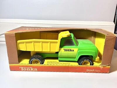Caminhão basculante vintage Tonka #2315 verde e amarelo novo em folha tem etiqueta de preço - Imagem 1 de 4