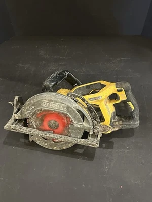 DEWALT DCS577 FLEXVOLT 60V MAX 7-1/4" Cordless Worm Drive Style Saw - Image 1 of 4