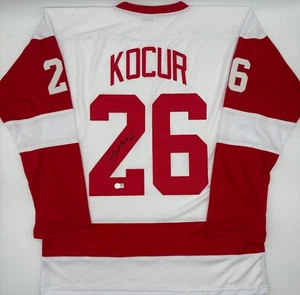 Von Joe Kocur signiertes individuelles Hockey-Trikot Detroit Red Wings Beckett CoA - Bild 1 von 3