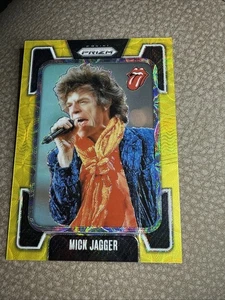 Mira telescópica amarilla Mick Jagger 52 2025 Panini Prizm Parallel/199 - Imagen 1 de 3