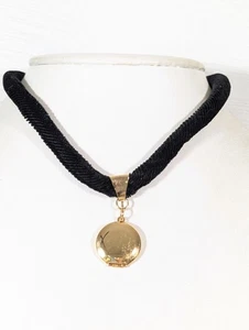 Vintage Black Velvet Choker Necklace Gold Tone Round Locket Charm 15 in - Picture 1 of 9