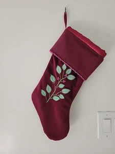 Martha Stewart Burgundy Stocking Velvety with Embroidered Pinecone Pine Needles - Bild 1 von 8