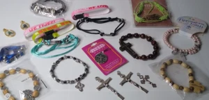 19 Stck. Set Jesus Armbänder Rosenkränze und katholische Anhänger + 1 Haustier ID Medaille JB1 - Bild 1 von 24