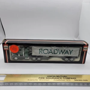 HO Scale Herpa, Kenworth Semi Tractor & Trailer Roadway, #950229  New - Picture 1 of 7