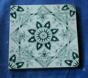 ENGLISH ANTIQUE GREEN AND WHITE SYMMETRIC FLORAL foliage DESIGN TILE C - Picture 1 of 2