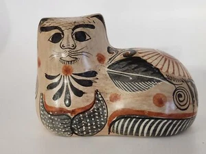 Cat in a sphinx position red clay floral design Mexican style EUC - Bild 1 von 7