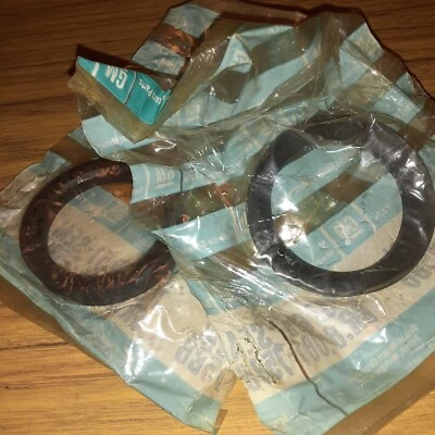2 NOS GM 376851 NOS 1979 1984 Chevy Blazer GMC Jimmy Front Axle Seals (Pair) E5 - Image 1 of 2