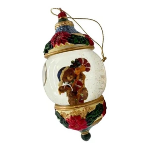 Oso de peluche vintage Kirkland Signature en globo de nieve adorno de Navidad Costco - Imagen 1 de 5