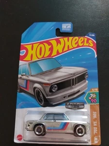 Hot Wheels anni 70 Vs 90 serie BMW 2002, Zamac, nuovo in confezione - Foto 1 di 3