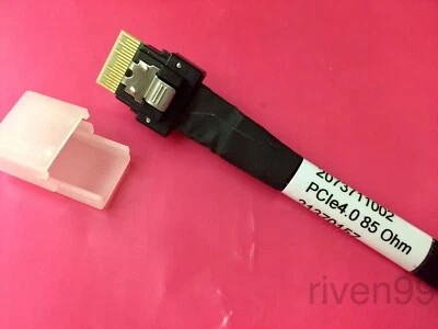 Cable recto MOLEX SlimSAS SFF-8654 4i PCIe 4.0, PCI Express 85 ohmios, 1 m (3,3 pies) Foto 1 de 4